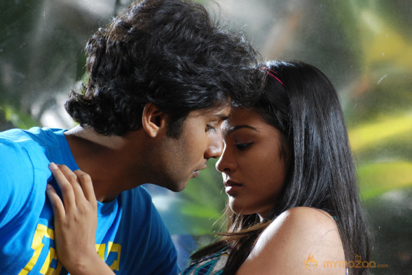 Ponmaalai Pozhudhu Movie Stills 