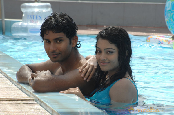 Ponmaalai Pozhudhu Movie Stills 