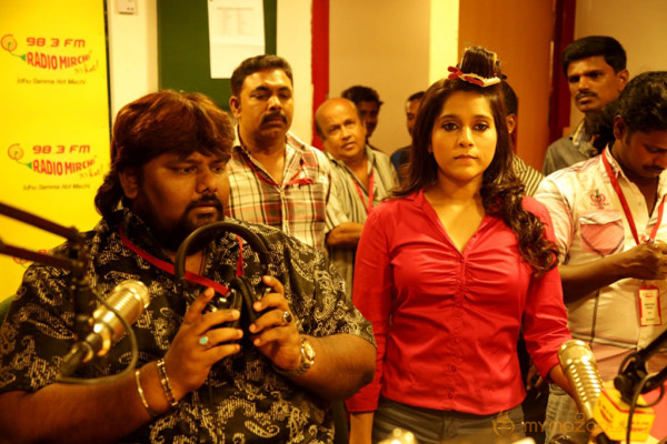 Priyamudan Priya Movie Onlocation Stills 