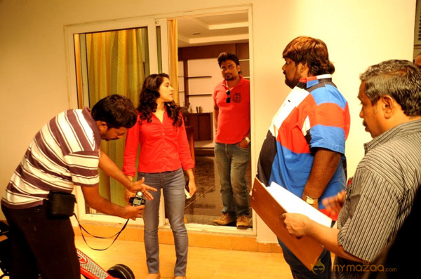 Priyamudan Priya Movie Onlocation Stills 