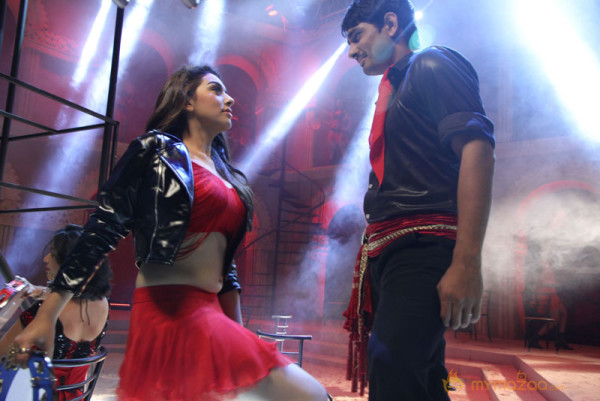 Theeya Velai Seiyyanum Kumaru Movie Stills 