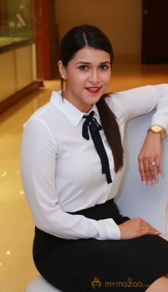 Actress Mannara Chopra New Photos