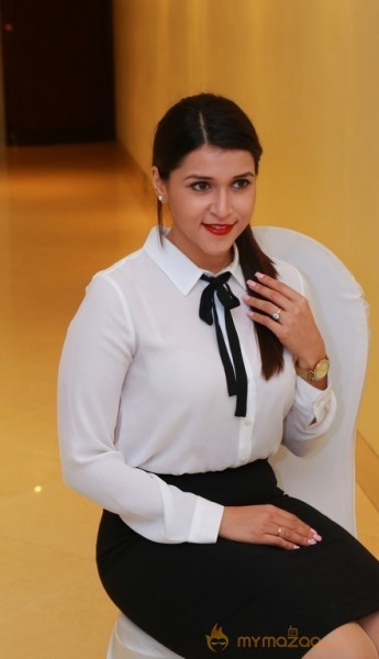 Actress Mannara Chopra New Photos