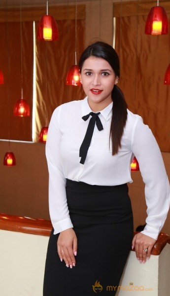 Actress Mannara Chopra New Photos