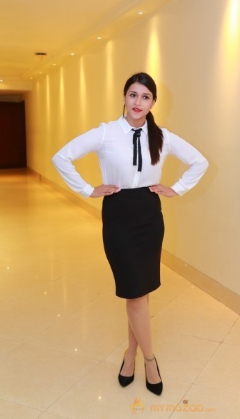 Actress Mannara Chopra New Photos