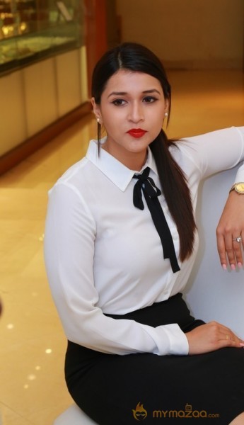 Actress Mannara Chopra New Photos