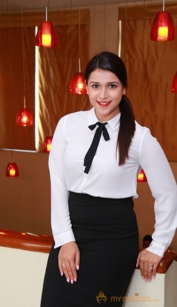 Actress Mannara Chopra New Photos