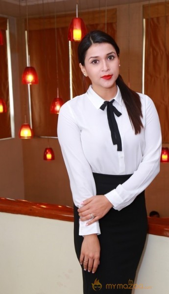 Actress Mannara Chopra New Photos