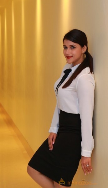 Actress Mannara Chopra New Photos