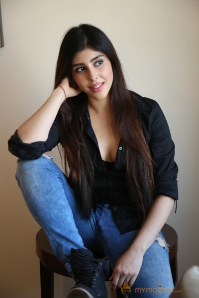 Aditi Singh Pics 