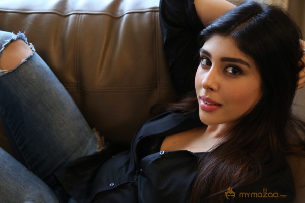 Aditi Singh Pics 