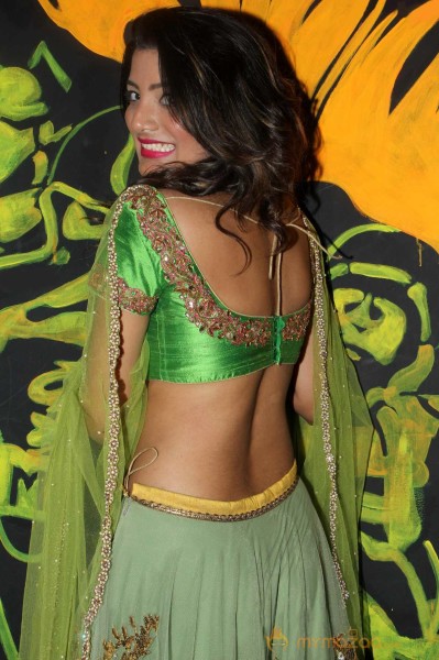  Aliya Khan Green Dress Pics 