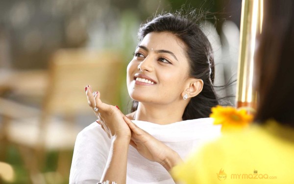  Anandhi 