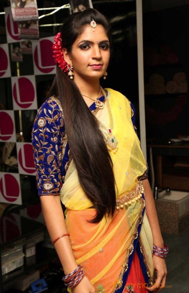  Anusha Photoshoot At Lakme Salon 