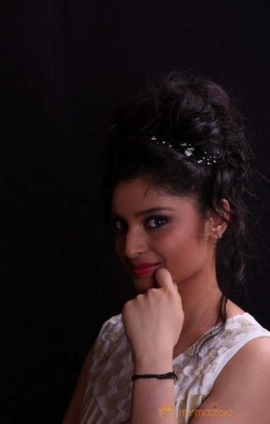 Divya New Pics