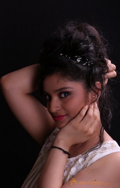 Divya New Pics