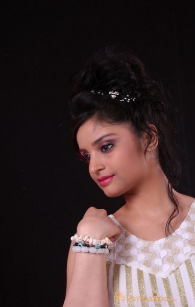 Divya New Pics