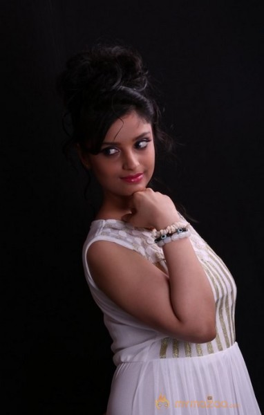 Divya New Pics