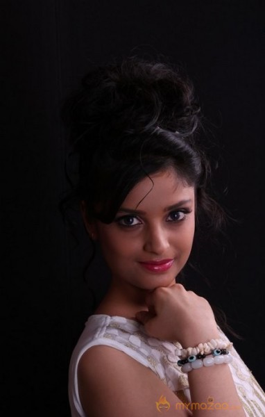 Divya New Pics