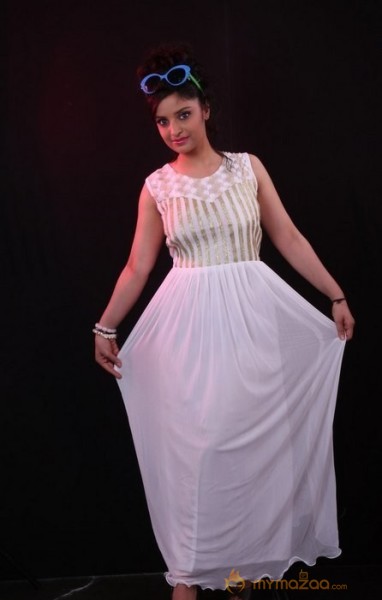 Divya New Pics