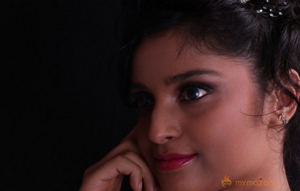 Divya New Pics