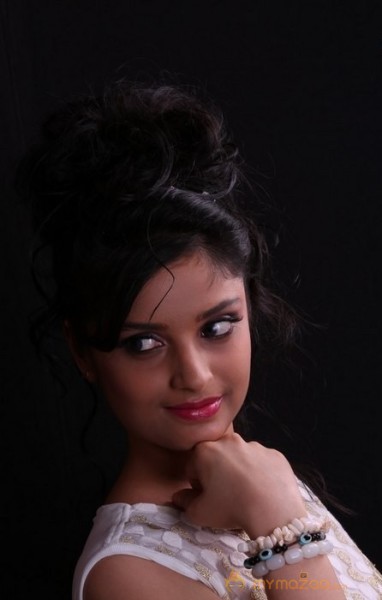 Divya New Pics