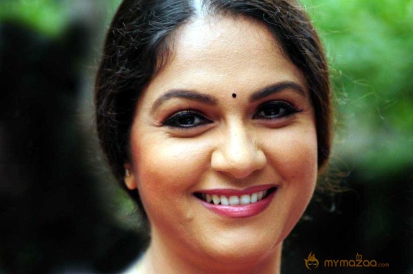  Gracy Singh 