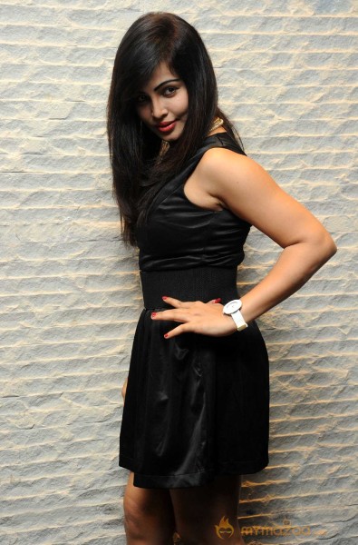  Hashika Dutt Beautiful In Black Dress 