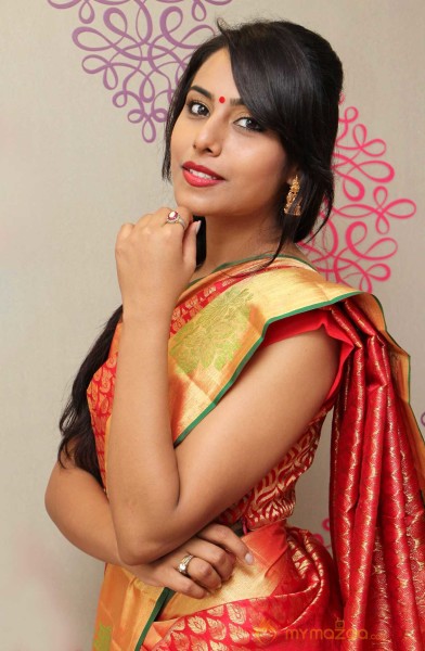  Khenisha Chandran Wearing Kanchivaram Collections 