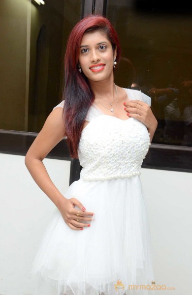  Liza Reddy Latest Photoshoot 