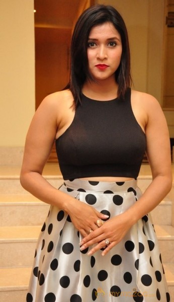 Mannara Chopra Latest Hot Tight Top Show Pics