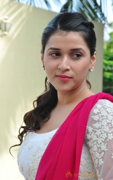 Mannara Chopra Photos