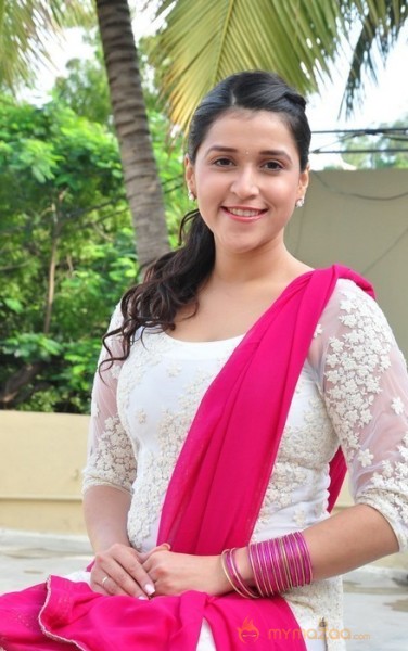 Mannara Chopra Photos