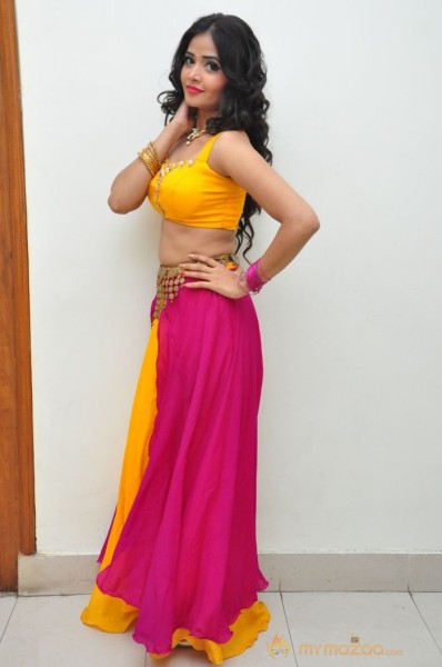 Shreya Vyas Sexy Hot Stills in Yellow Dress