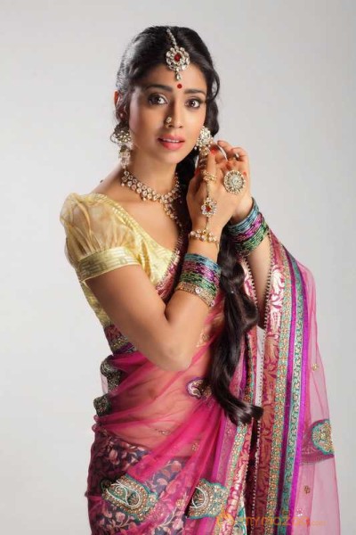  Shriya Saran 