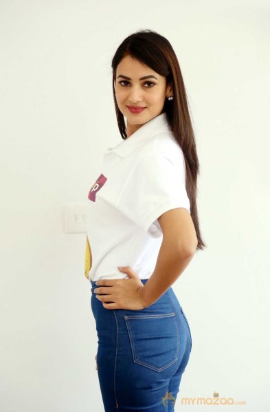  Sonal Chauhan Latest Pics 