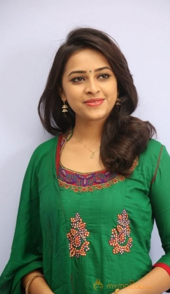 Sri Divya New Latest Gallery