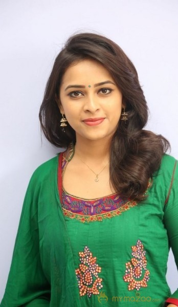 Sri Divya New Latest Gallery