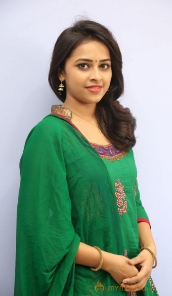 Sri Divya New Latest Gallery