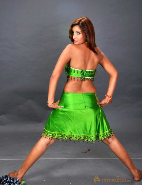  Vinisha Naidu Green Dress Pictures 