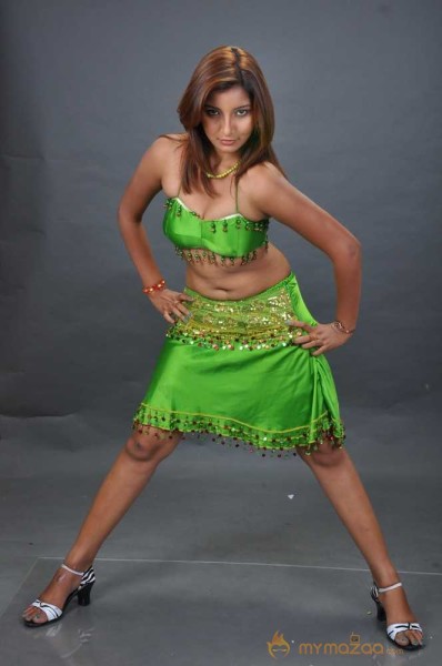  Vinisha Naidu Green Dress Pictures 