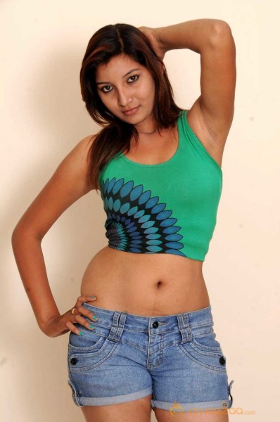  Vinisha Naidu Green Dress Pictures 