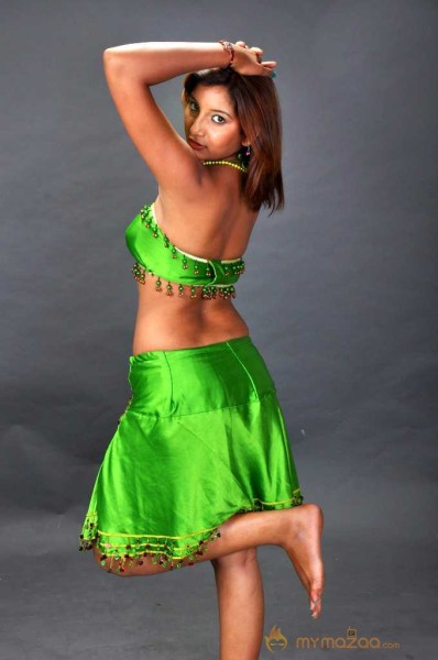  Vinisha Naidu Green Dress Pictures 