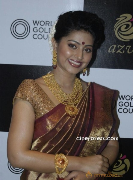 Actress Sneha at Azva Jewellery Collections Photo gallery