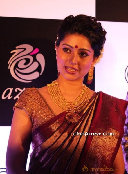 Actress Sneha at Azva Jewellery Collections Photo gallery