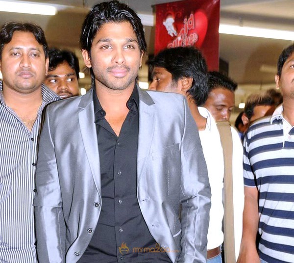 Allu Arjun at South Scope Gallery