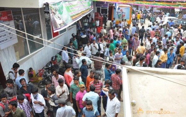 Babu Bangaram Theatre Coverage Stills