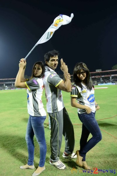 CCL 3 Celebs At LB Stadium 