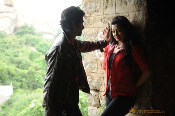 Cut Chesthe Movie Latest Photos