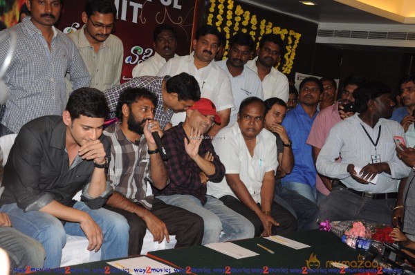 Mahesh babu at SVSC Press Meet Vijayawada 